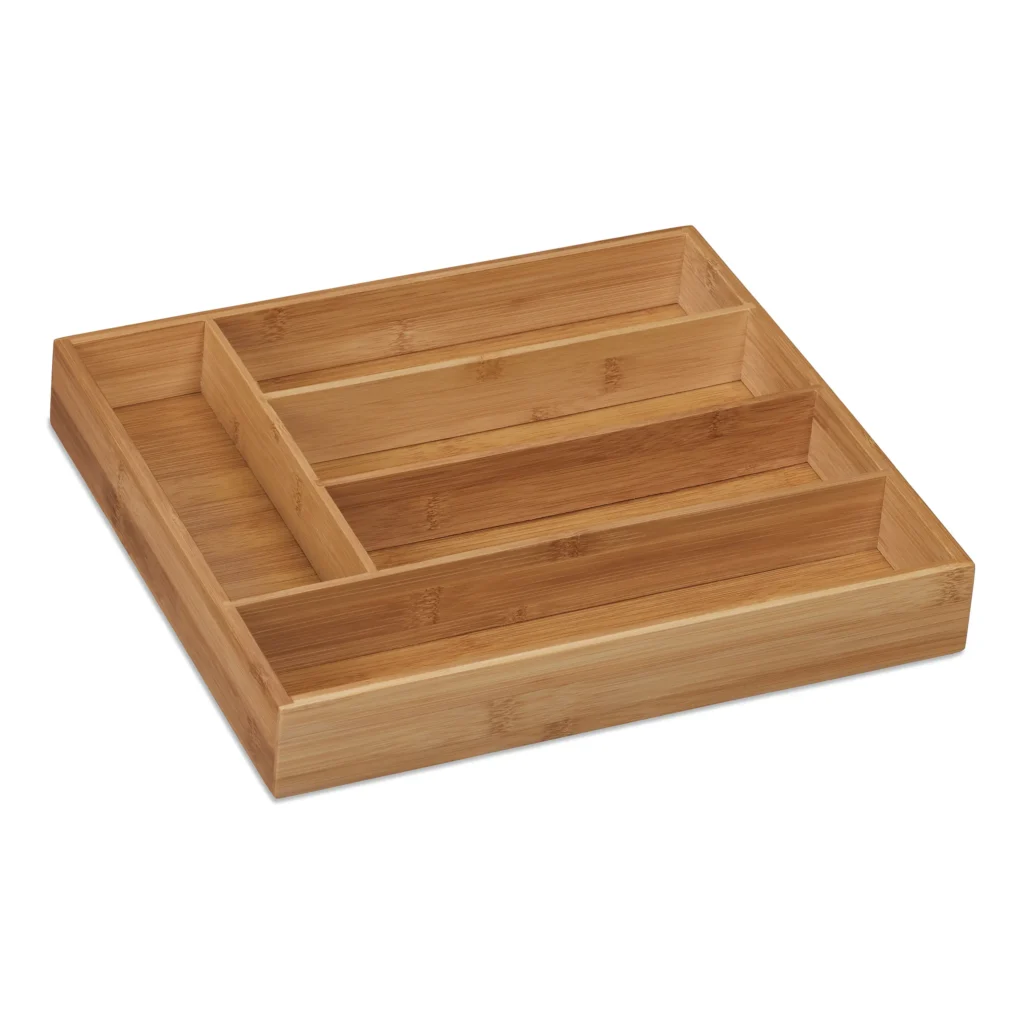 range-couvert en bois à 5 compartiments Pratique, robuste et polyvalent, il s’adapte à toutes les cuisines.